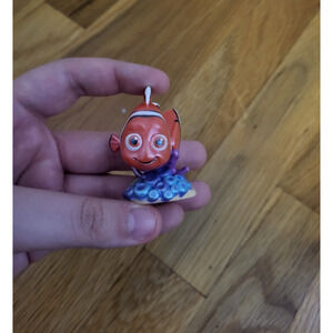 Disney Pixar Finding Nemo Mini Figurine on Coral Reef Base Toy Cake Topper